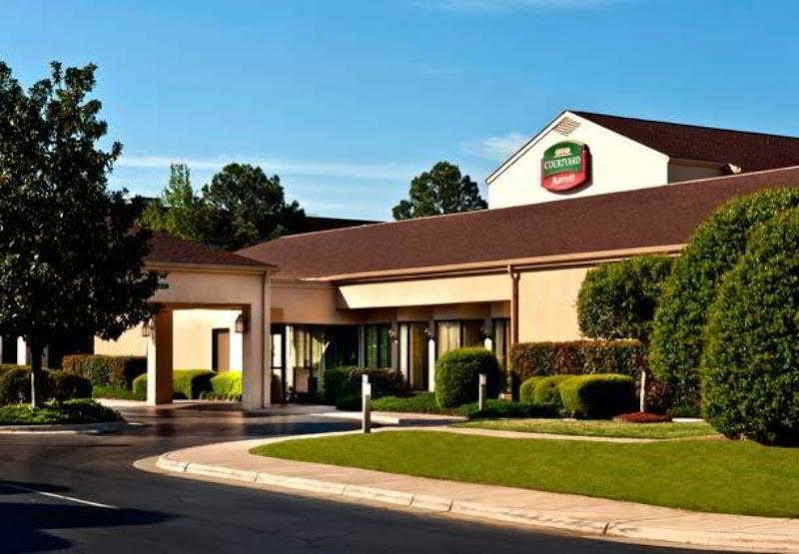 Courtyard By Marriott Fayetteville Exterior photo