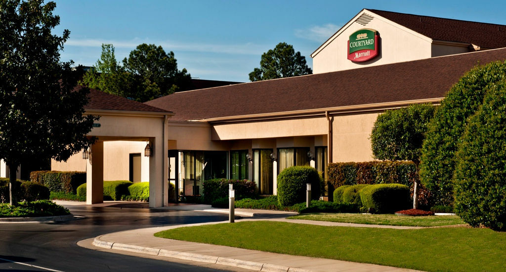 Courtyard By Marriott Fayetteville Exterior photo